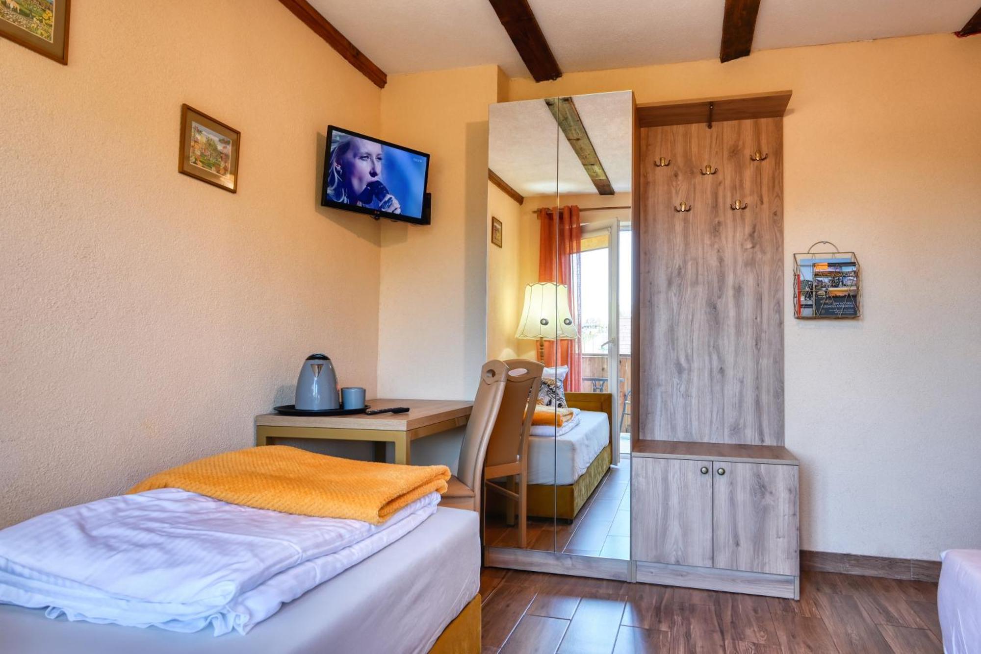 Osrodek Jagienka Zieleniec Bed & Breakfast ดุสนิกิ สดรอย ภายนอก รูปภาพ